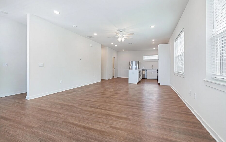 Building Photo - 619 Whitham Ave