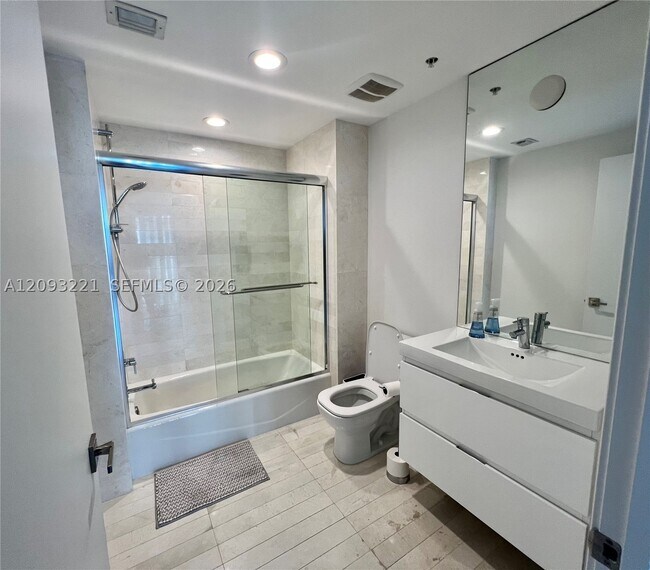 Building Photo - 17301 Biscayne Blvd