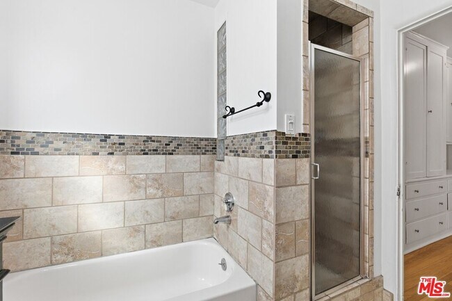 Building Photo - 1307 S Longwood Ave