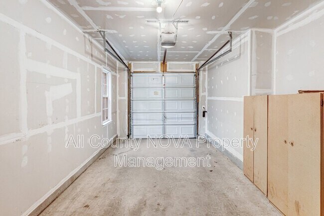 Building Photo - 15072 Leicestershire St