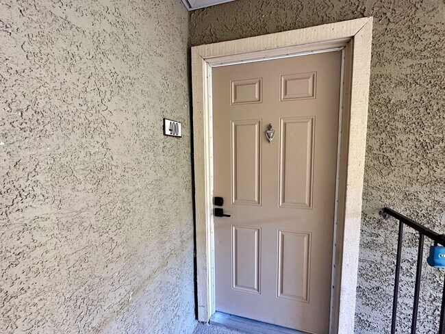 Building Photo - 2 BEDROOM 2 BATH FULLY REMODELED CONDO IN GUARD GATED COMMUNITY