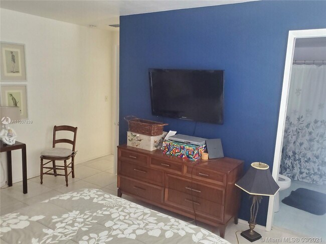 Building Photo - 10170 Collins Ave