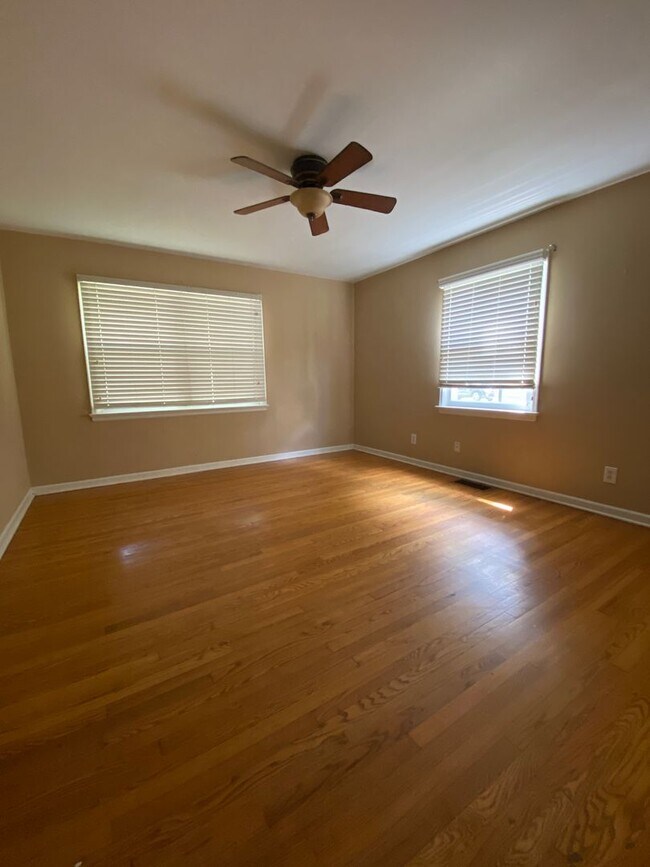 Building Photo - 3 Bed 2 Bath in Phelps Grove