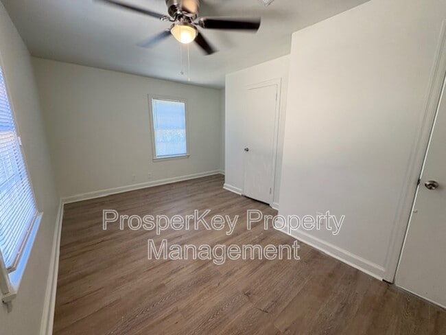 Building Photo - 703 Briarcliff Rd