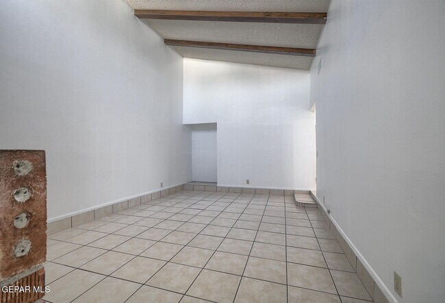 Building Photo - 3536 E Glen Dr