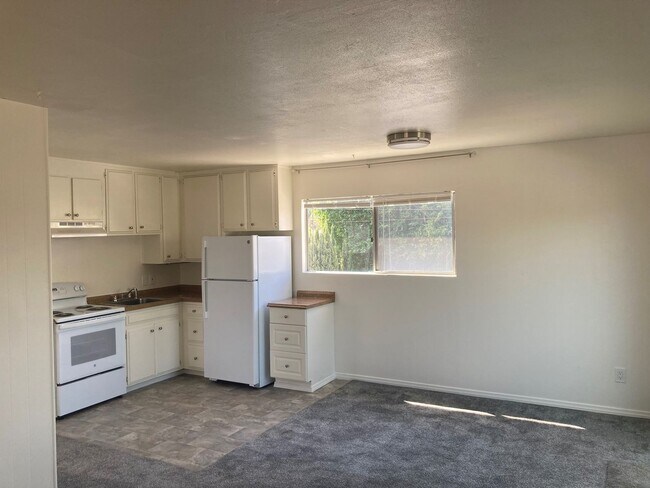 Building Photo - North Park Upstairs 1-Bed!