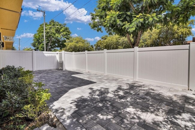 Building Photo - 3432 NE 15th Ave