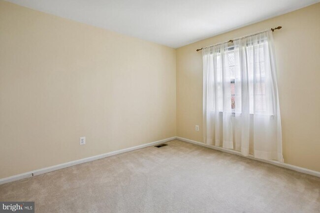 Building Photo - 6604 Tina Ln