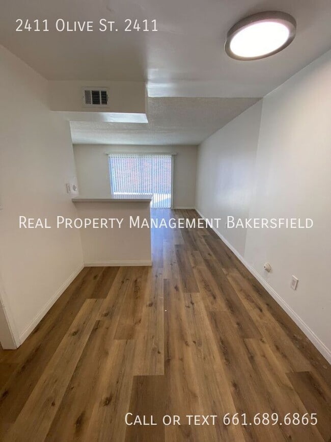 Building Photo - 2411 Olive St