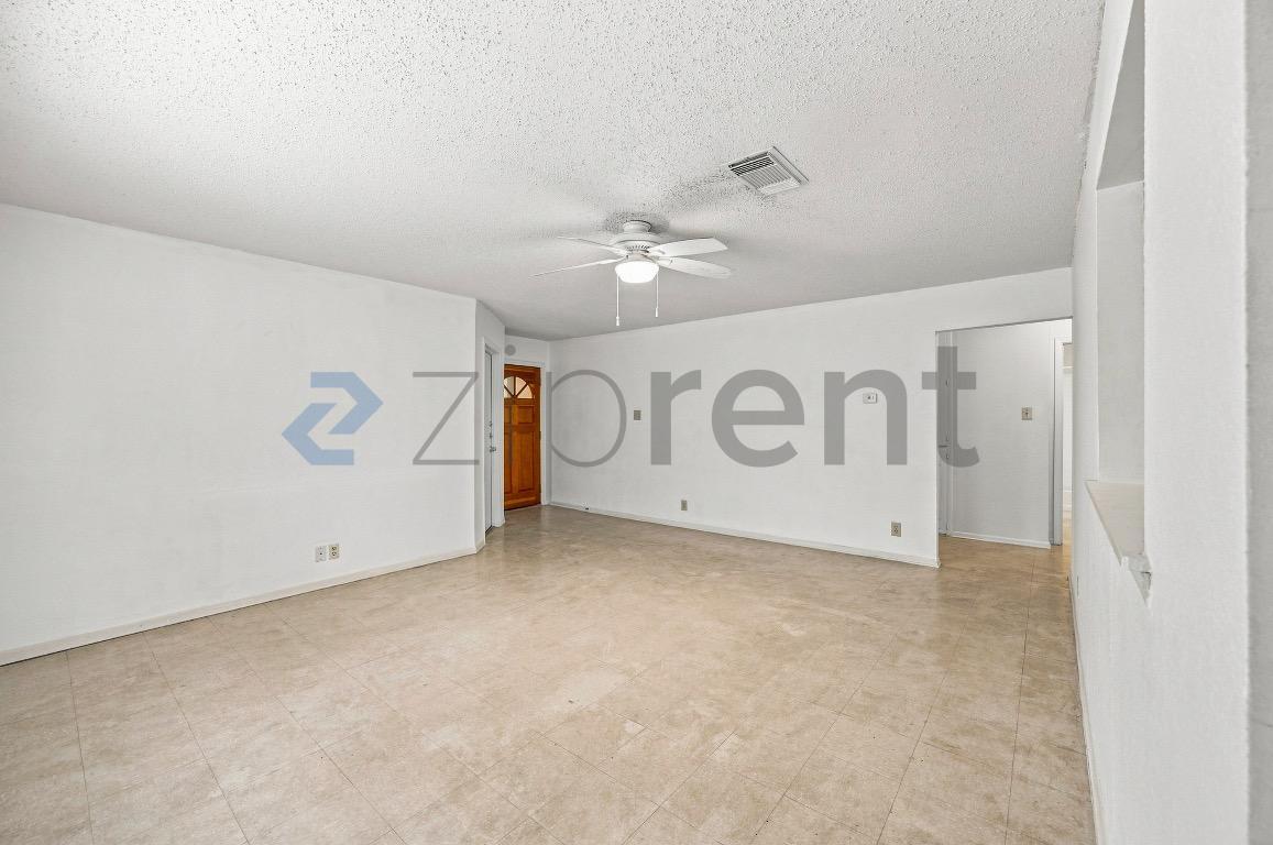 Building Photo - Unit