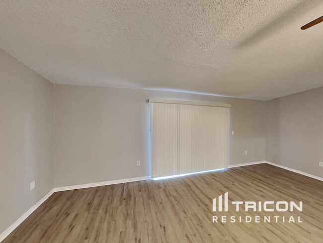 Building Photo - 641 Heraldo Ct