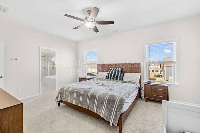 Building Photo - 104 Winterberry St