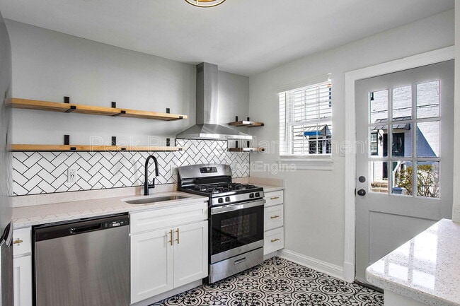 Building Photo - 108 Cox Ln