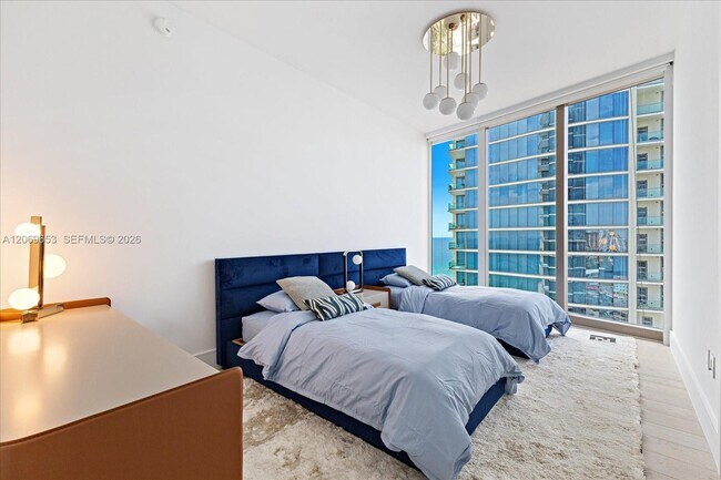 Building Photo - 17975 Collins Ave