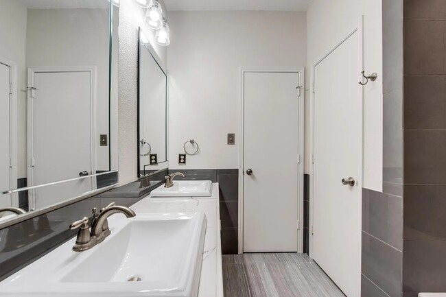 Building Photo - 500 Norwood Pl