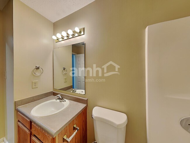 Building Photo - 7864 Fox Glen Dr