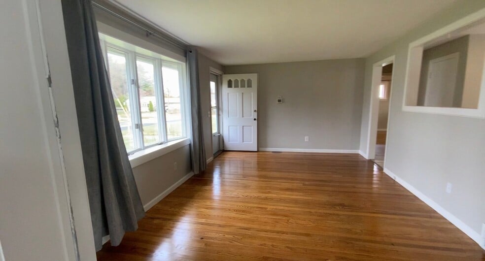 Building Photo - 73 Kenway Dr