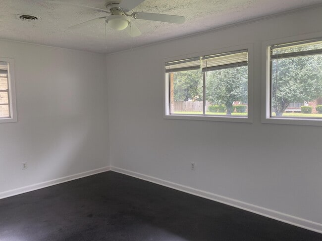 Building Photo - 2108 Independence St