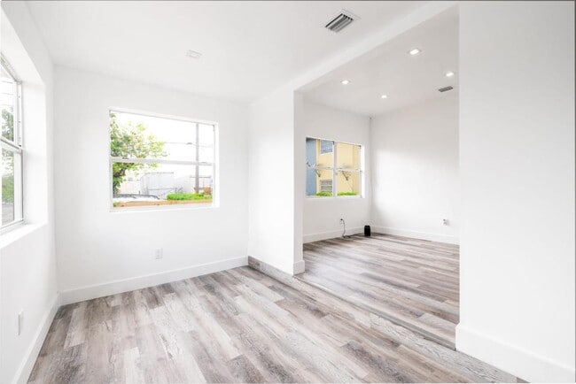 Primary Photo - 2135 SW 4th St