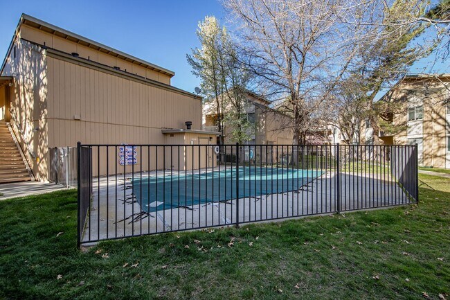 Building Photo - 2bed, 2bath condo with W/D, Balsony and river access