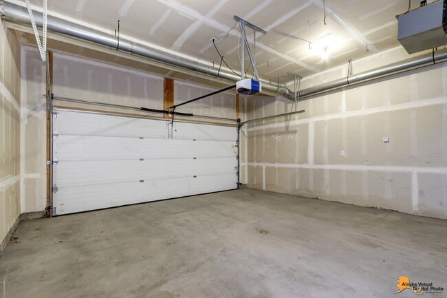 Building Photo - Beautiful 3-Bedroom Half Duplex in Eagle R...