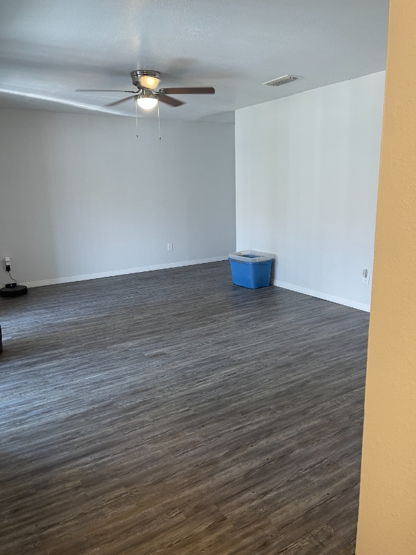 Building Photo - 7210 N Manhattan Ave