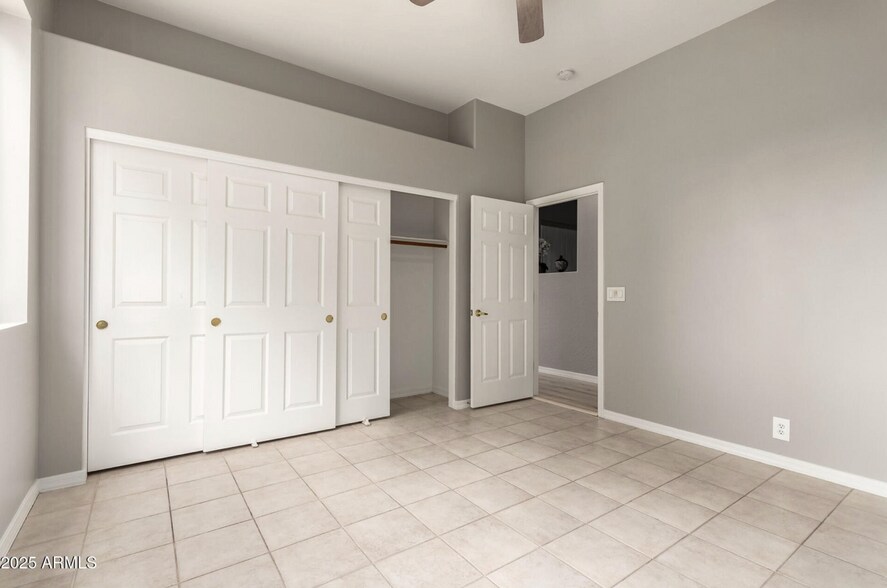 Building Photo - 1515 N Los Alamos Cir