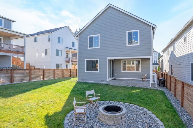 Building Photo - Newer 3-Bed Edgewood Home with A/C, Loft, ...