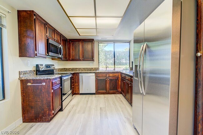 Building Photo - 2574 Pera Cir