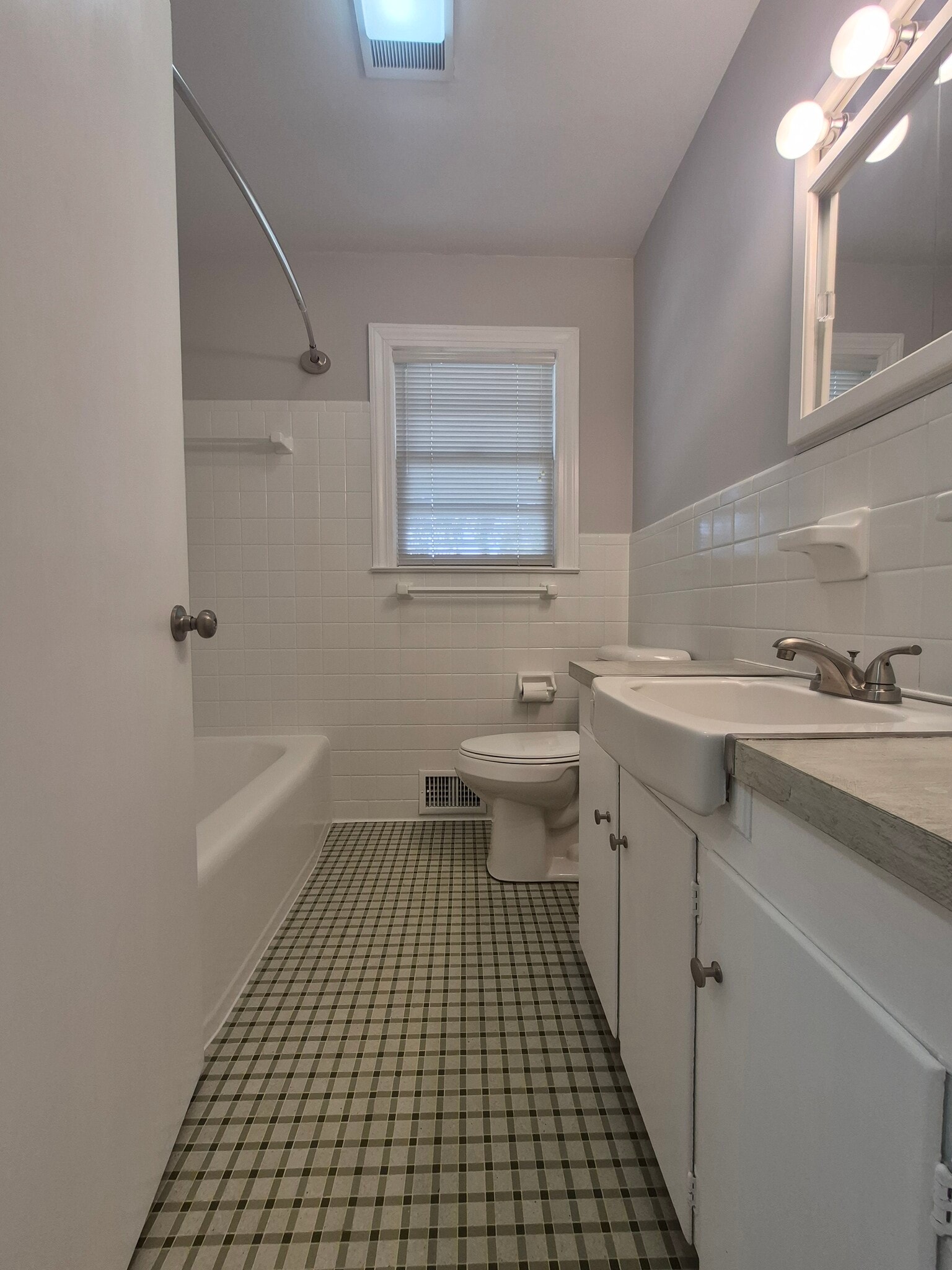 Building Photo - 1802 S Elm St