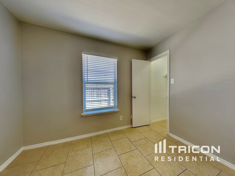 Building Photo - 8147 Steep Valley