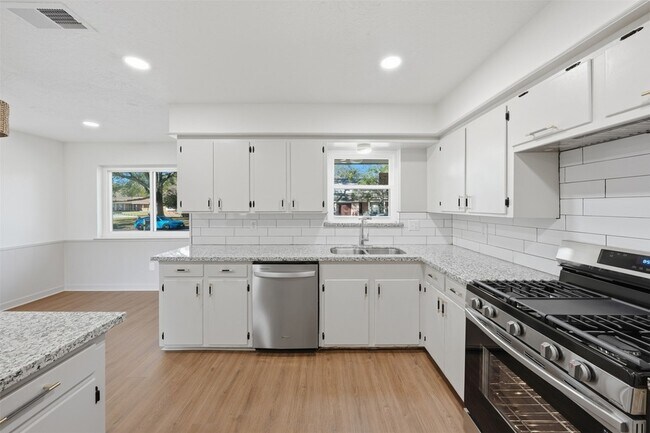 Building Photo - 5002 Cedar Creek Dr