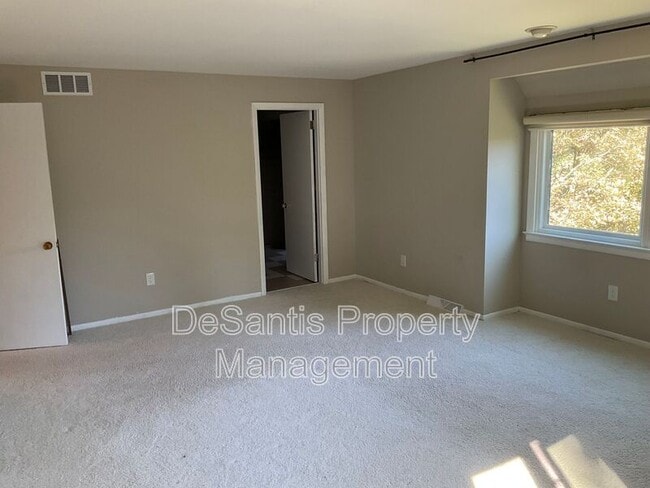 Building Photo - 471 Manordale Rd