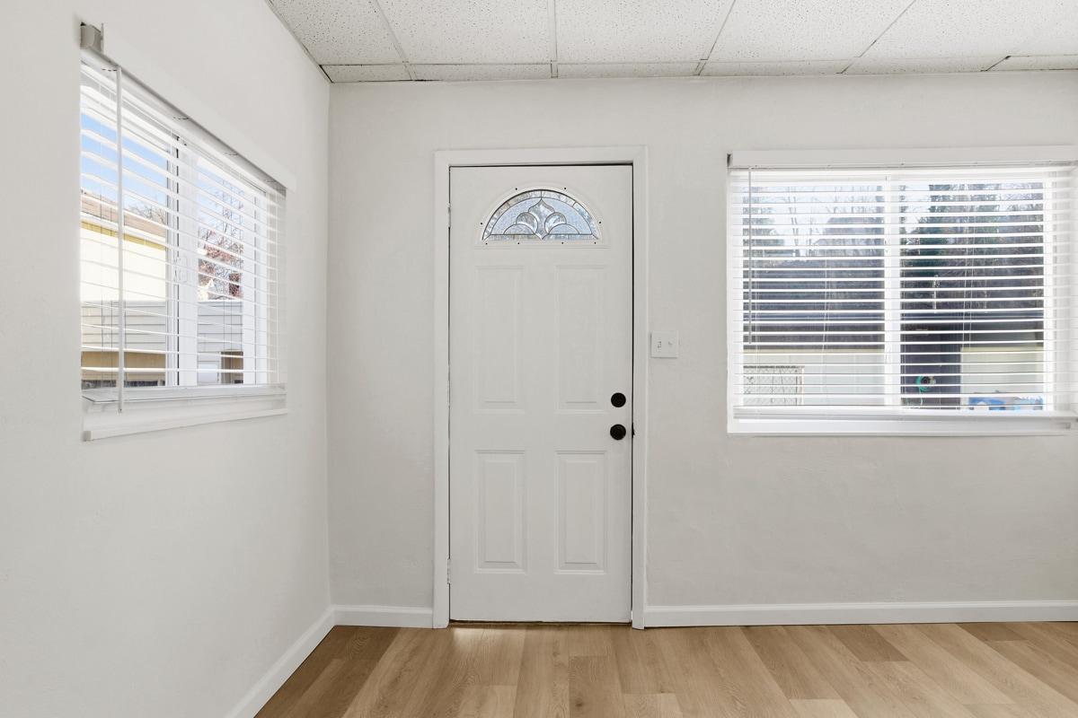 Building Photo - 423 2nd Ave