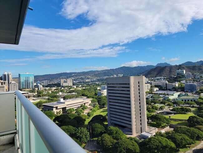 Building Photo - Split AC. Two Parking. Kakaako. (RRLLC)
