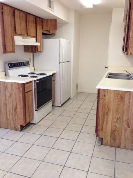 Building Photo - 8201 Richmond Ave