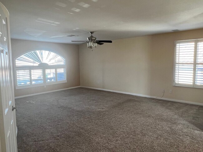 Building Photo - 6 bedroom Home With Pool and Basement