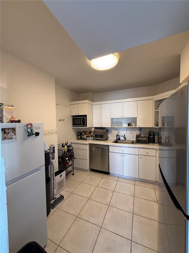 Building Photo - 500 Bayview Dr