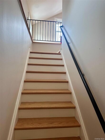 Building Photo - 12 Main St