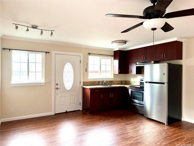 Building Photo - 2 bedroom, 1 bath in Kaimuki!