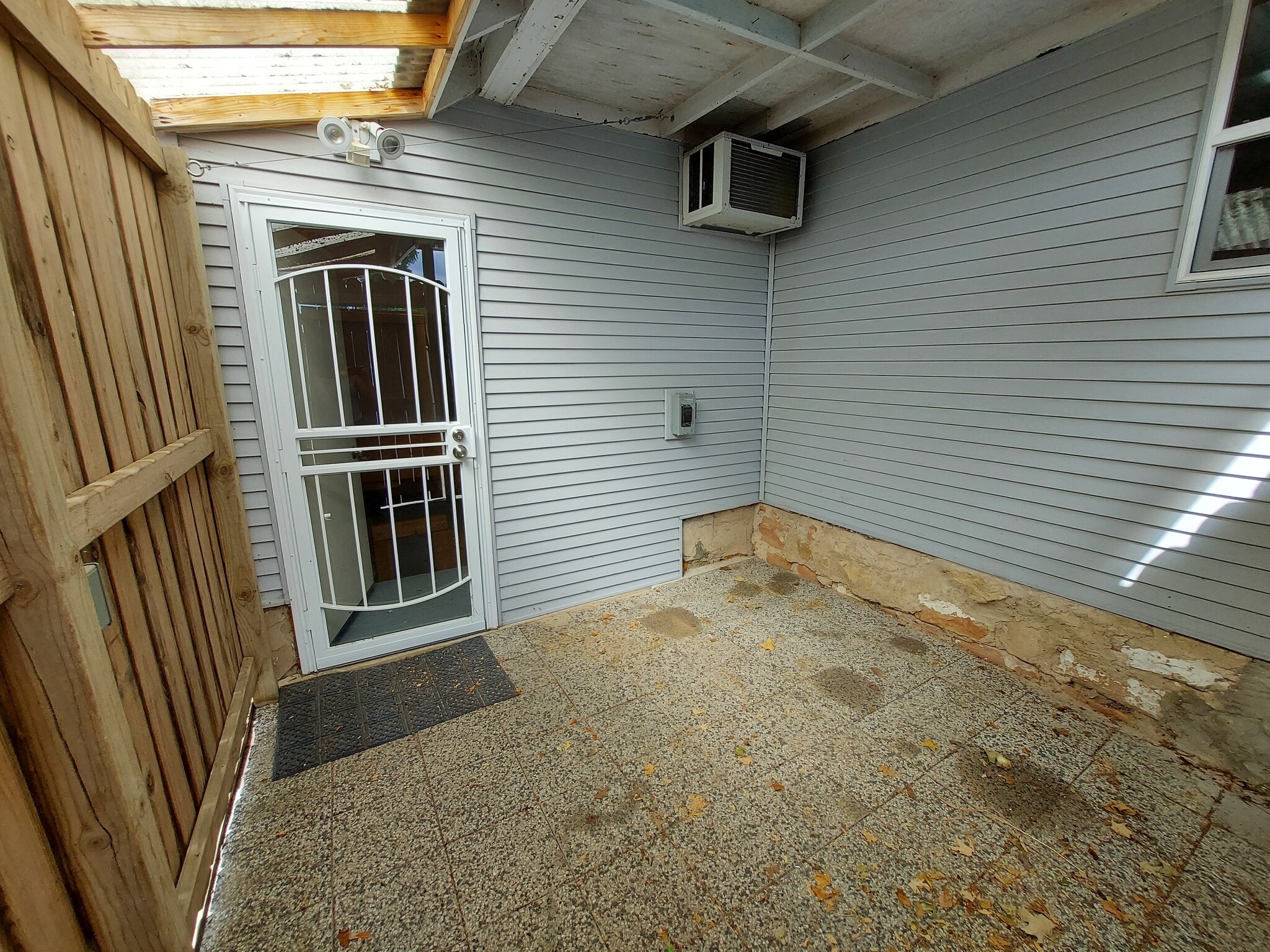 Back entrance - 615 Lake St