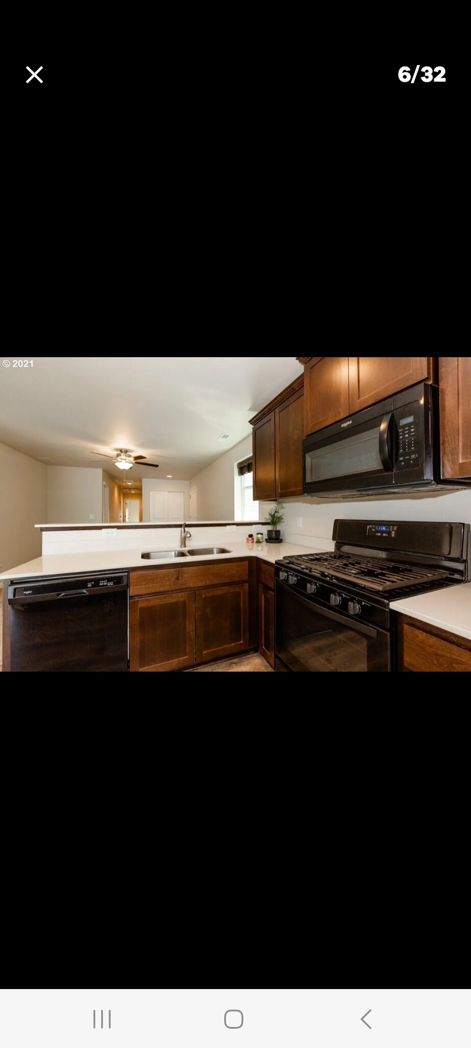 Kitchen with gas stove - 280 Forest Ln