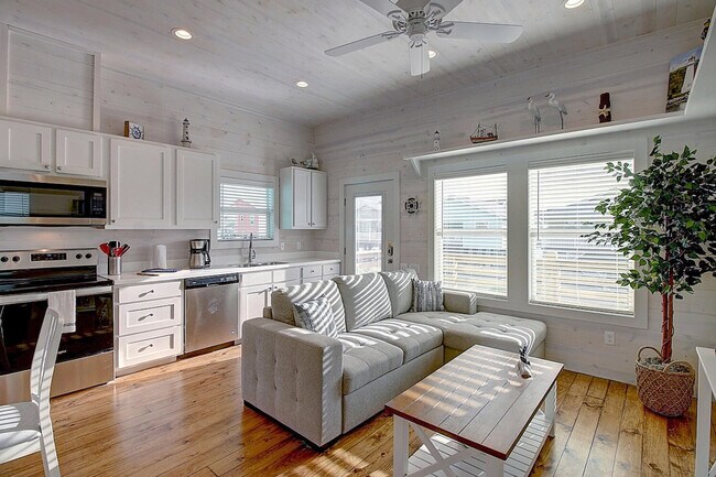 Building Photo - 1924 Eleventh St