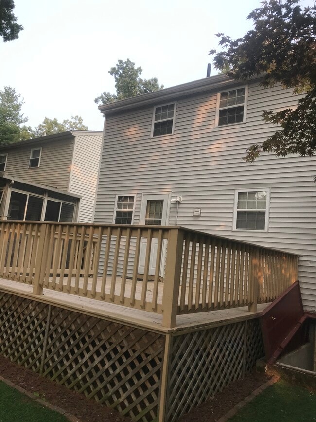 Building Photo - 16 Bowstring Way