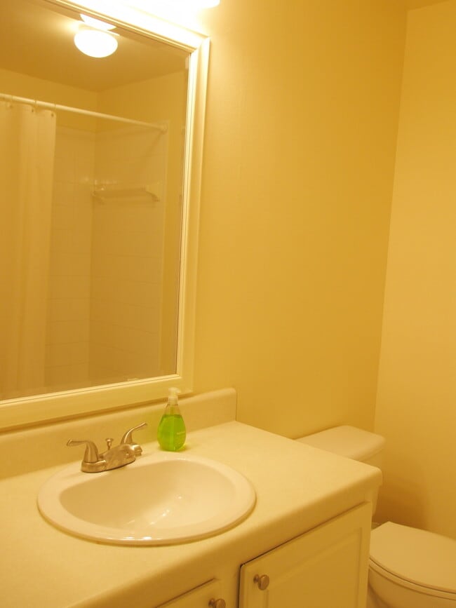 Building Photo - Annual turnkey furnished renovated GATED C...
