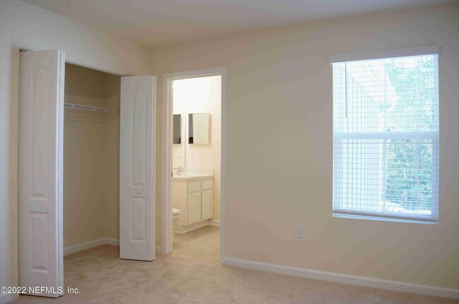 Building Photo - 9543 Star Dr