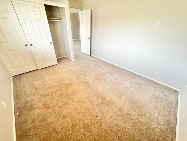 Building Photo - LIMITED TIME ONLY: $500 OFF 2ND MONTH'S RENT -MOVE IN W/IN TWO WEEKS TO TAKE ADVANTAGE of this Be...
