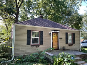 Building Photo - 5026 Rosslyn Ave