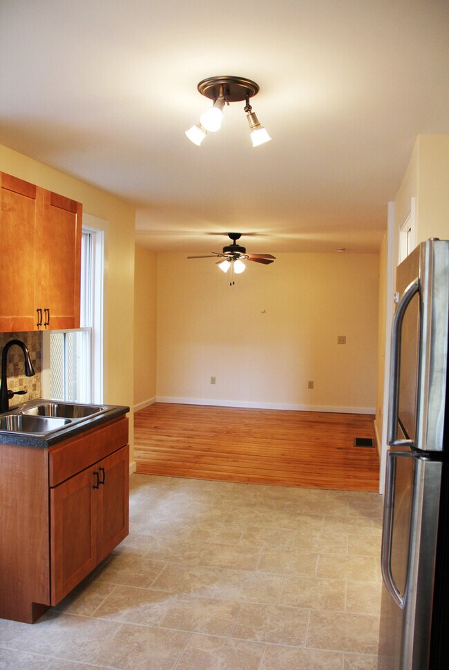 Building Photo - 39 Peru St