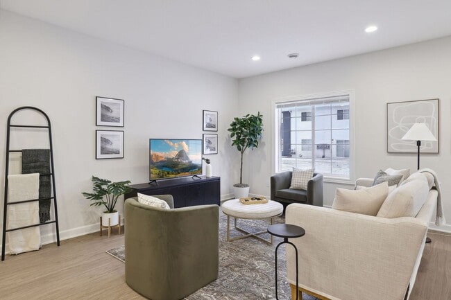 Building Photo - Fully Furnished 3 Bedroom Town Home